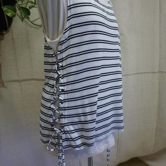 Jack by BB Dakota lace up side tank large - Picture 2 of 8